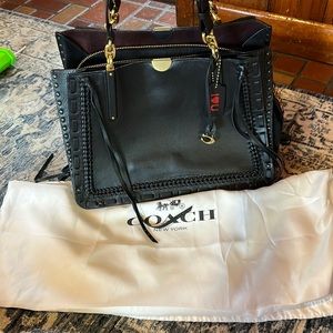 Women’s coach hand bag.